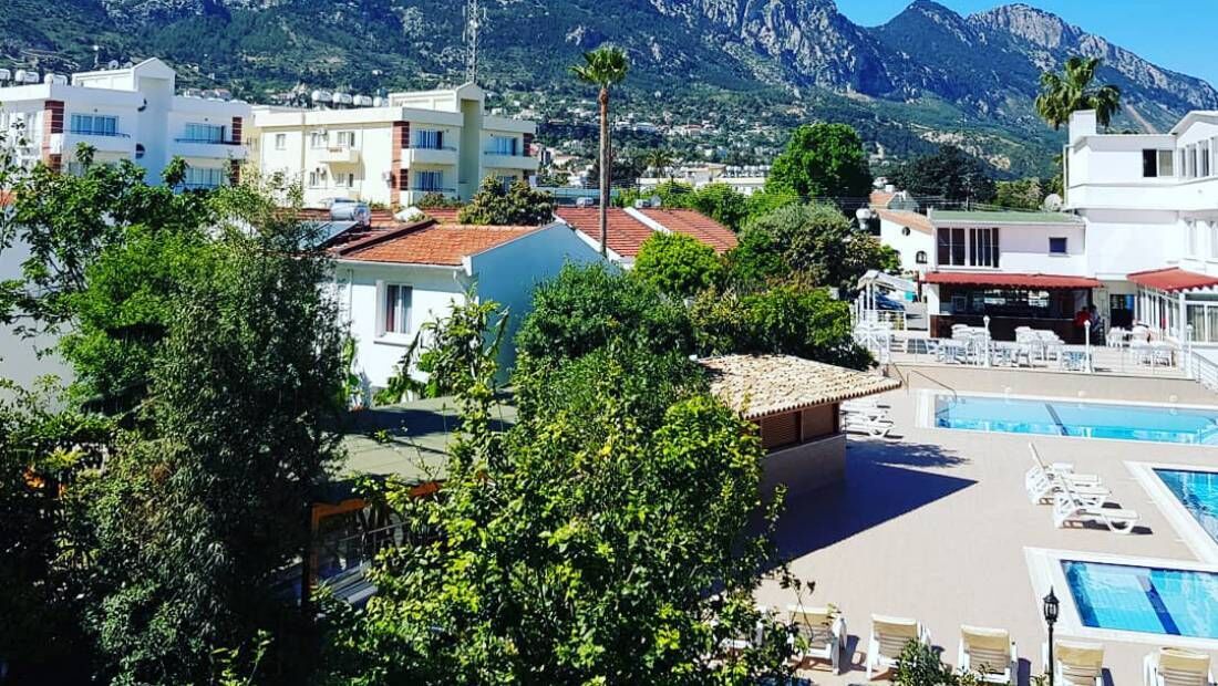 ROSE GARDENS HOLIDAY VILLAGE