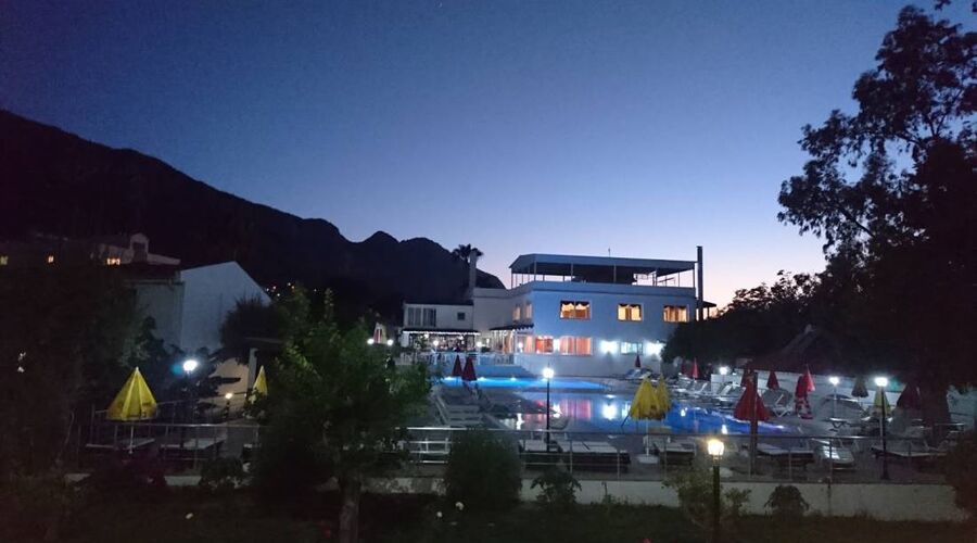 ROSE GARDENS HOLIDAY VILLAGE