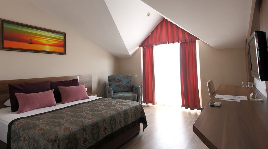 CRYSTAL AURA BEACH RESORT & SPA