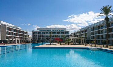 COURTYARD LONG BEACH HOLIDAY RESORT